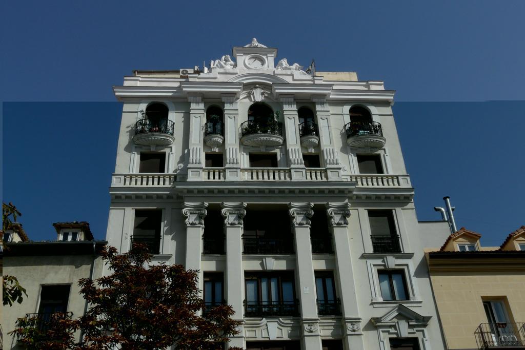 Alvaro Residencia Hotel Madrid Exterior photo