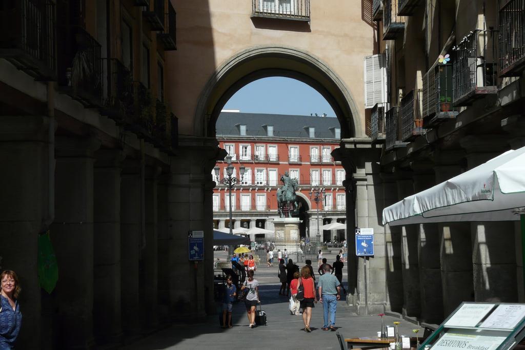 Alvaro Residencia Hotel Madrid Exterior photo