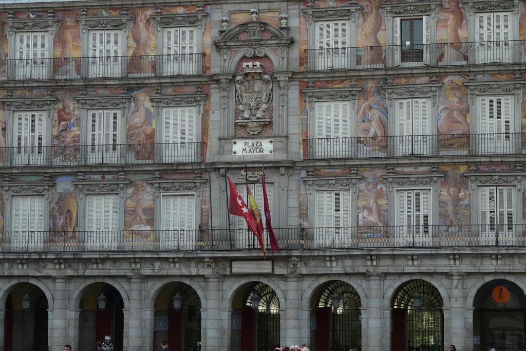 Alvaro Residencia Hotel Madrid Exterior photo